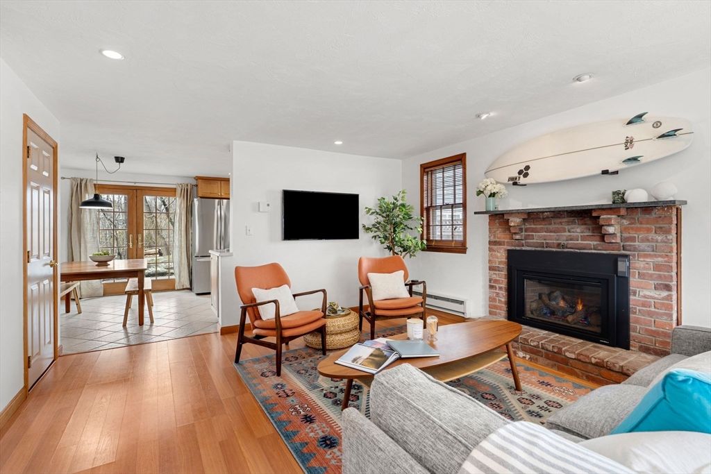 23 Hillside Ave 23, Marblehead, MA 01945