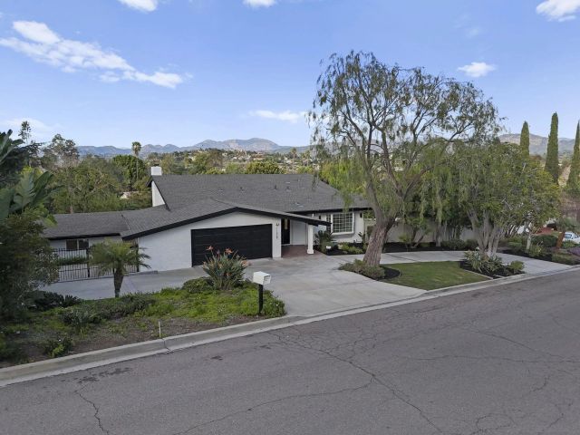 11228 Constellation Dr., El Cajon, CA 92020