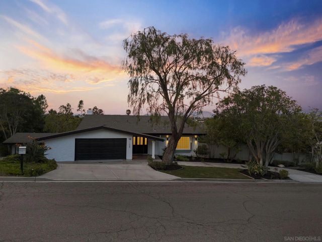 11228 Constellation Dr., El Cajon, CA 92020