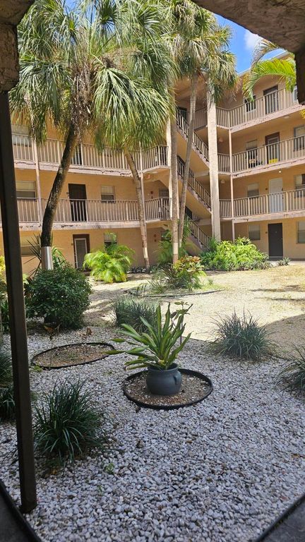 2840 Somerset Drive 418m, Lauderdale Lakes, FL 33311