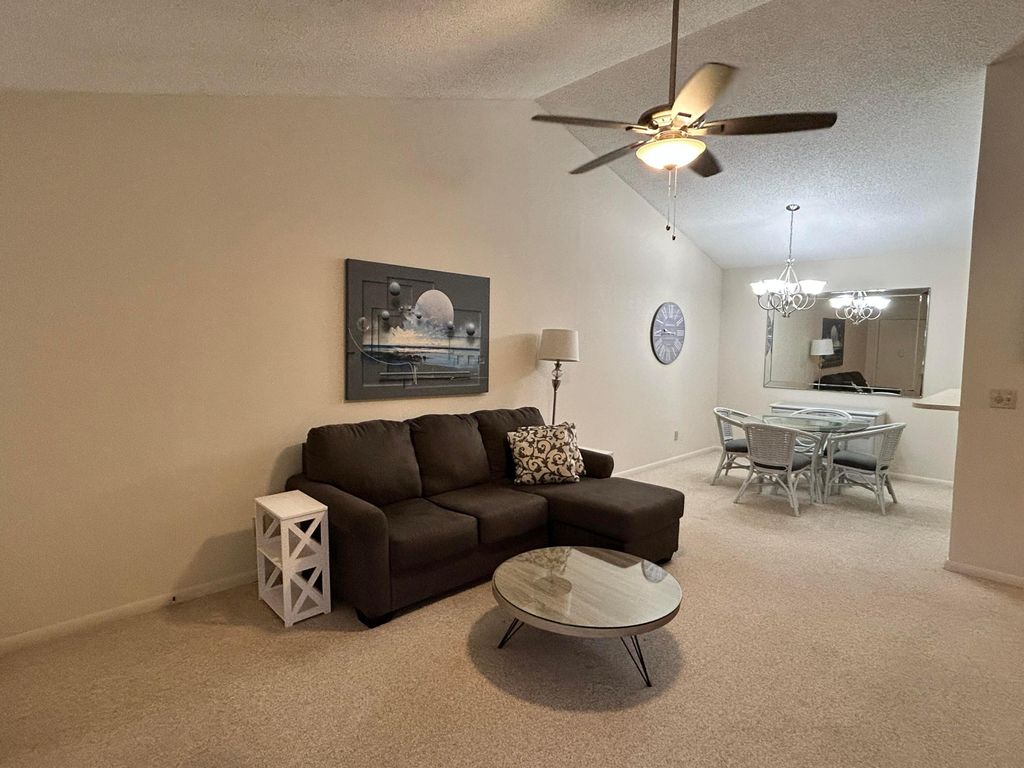 6531 SE Federal Highway E202, Stuart, FL 34997