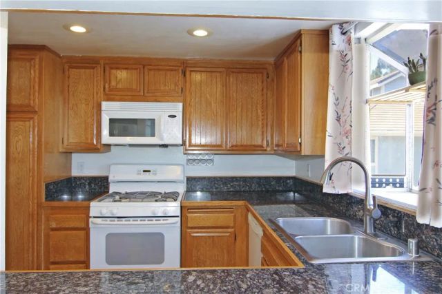 26808 Claudette Street 332, Canyon Country, CA 91351