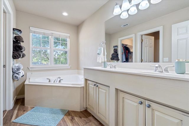 3950 Amberwood Street, Springdale, AR 72762