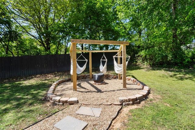 3950 Amberwood Street, Springdale, AR 72762