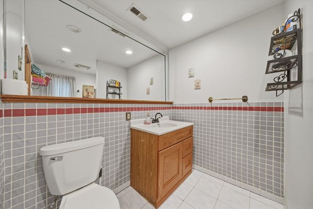 810 N Cherry Street, Addison, IL 60101