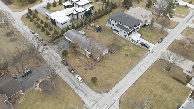 810 N Cherry Street, Addison, IL 60101