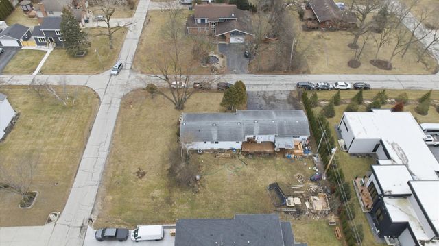 810 N Cherry Street, Addison, IL 60101