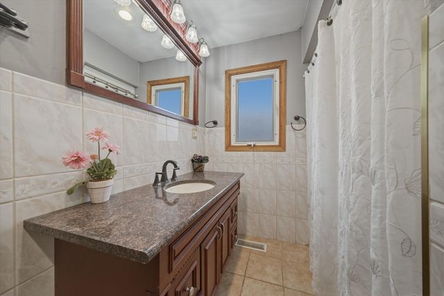 810 N Cherry Street, Addison, IL 60101