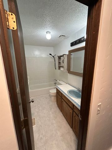 116 W 7th St, Peck, KS 67120