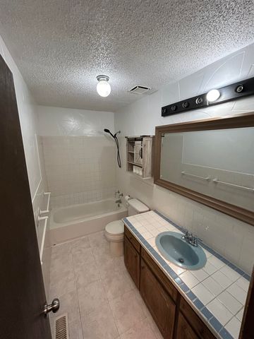 116 W 7th St, Peck, KS 67120