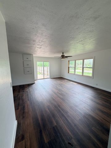 116 W 7th St, Peck, KS 67120