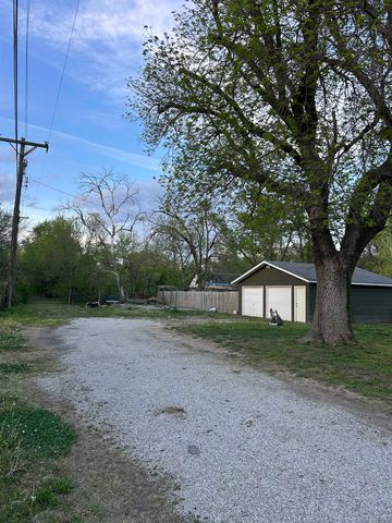 116 W 7th St, Peck, KS 67120