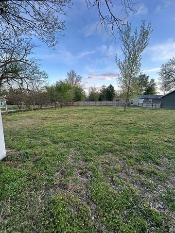 116 W 7th St, Peck, KS 67120