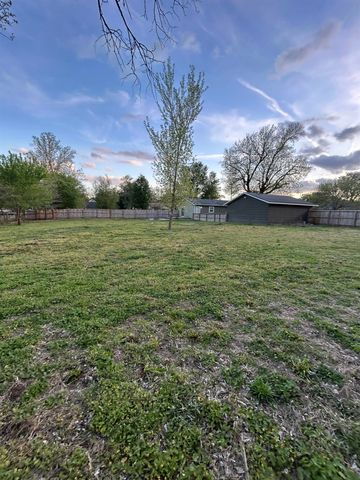 116 W 7th St, Peck, KS 67120