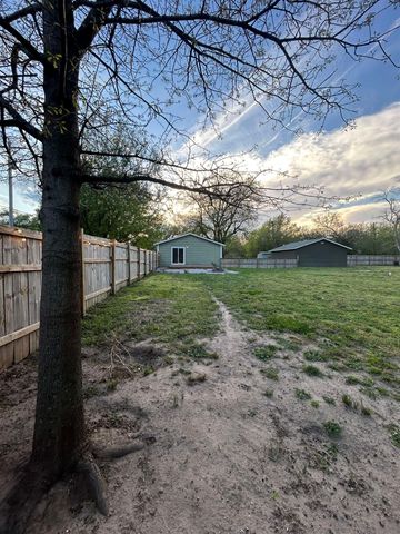 116 W 7th St, Peck, KS 67120