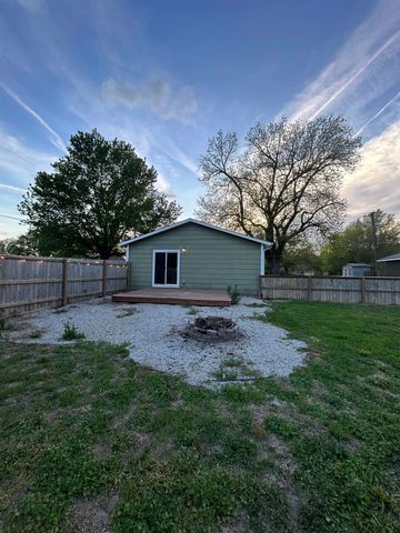 116 W 7th St, Peck, KS 67120