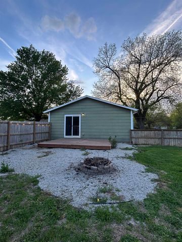 116 W 7th St, Peck, KS 67120