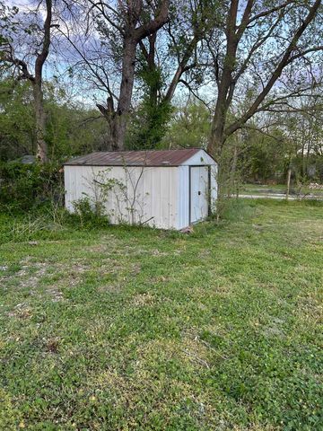 116 W 7th St, Peck, KS 67120