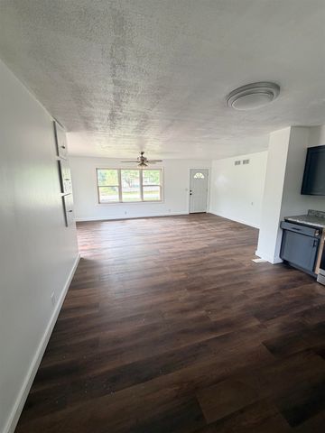 116 W 7th St, Peck, KS 67120