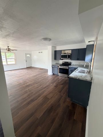 116 W 7th St, Peck, KS 67120