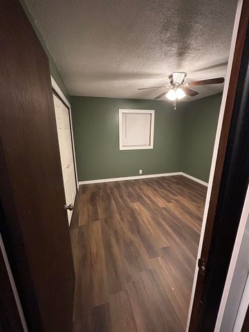 116 W 7th St, Peck, KS 67120