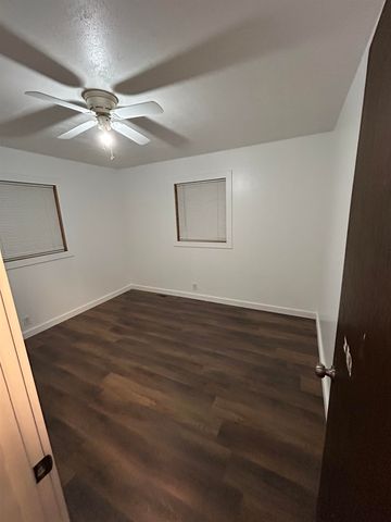 116 W 7th St, Peck, KS 67120