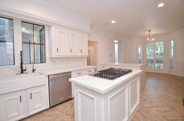 9655 Longmont Drive, Houston, TX 77063