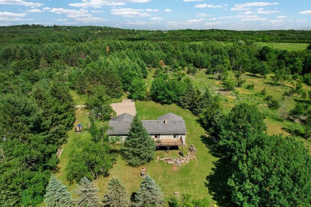 6635 Sunset Drive, Verona, WI 53593