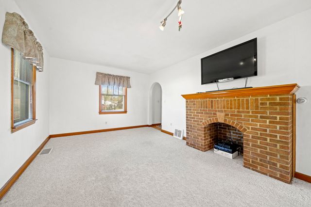 523 W Harrison Street, Belvidere, IL 61008