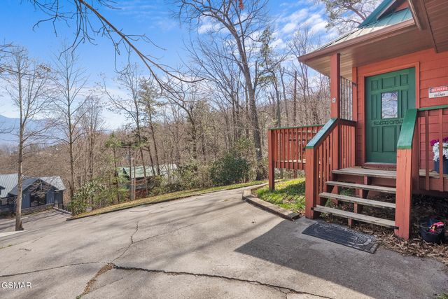 2119 N Tamins Drive, Gatlinburg, TN 37738