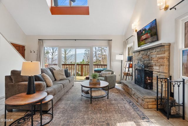 2119 N Tamins Drive, Gatlinburg, TN 37738