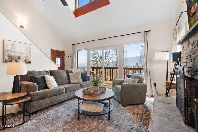 2119 N Tamins Drive, Gatlinburg, TN 37738