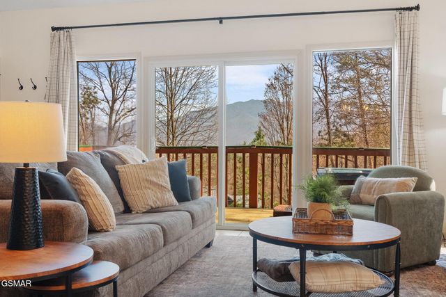 2119 N Tamins Drive, Gatlinburg, TN 37738