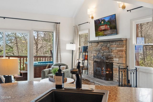 2119 N Tamins Drive, Gatlinburg, TN 37738