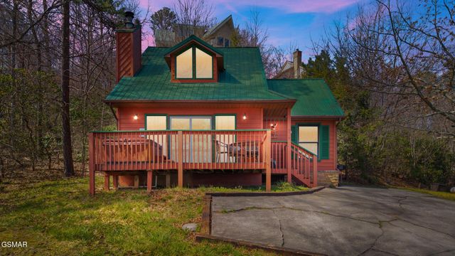 2119 N Tamins Drive, Gatlinburg, TN 37738