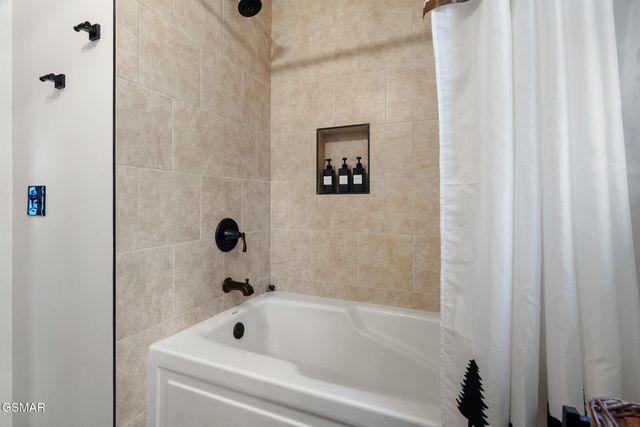 2119 N Tamins Drive, Gatlinburg, TN 37738