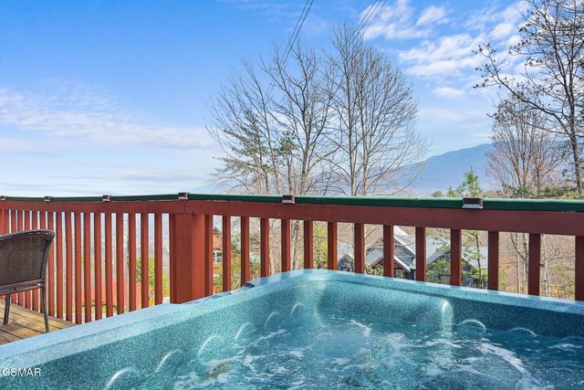 2119 N Tamins Drive, Gatlinburg, TN 37738