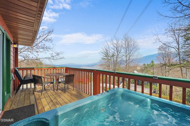 2119 N Tamins Drive, Gatlinburg, TN 37738