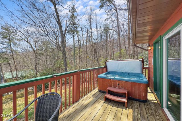 2119 N Tamins Drive, Gatlinburg, TN 37738