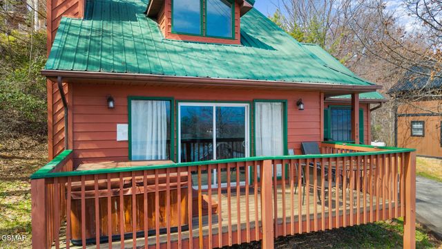 2119 N Tamins Drive, Gatlinburg, TN 37738