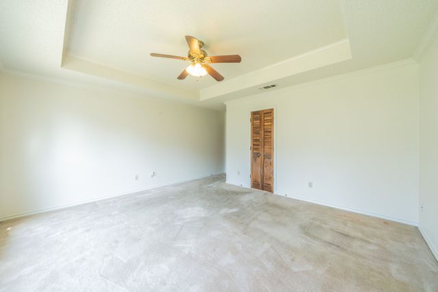 529 Winston Street, Grand Prairie, TX 75052