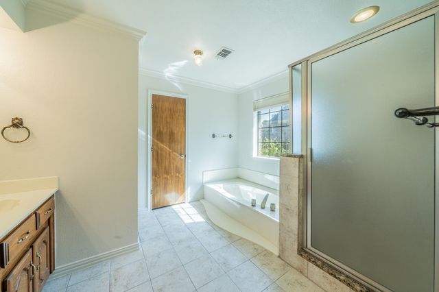 529 Winston Street, Grand Prairie, TX 75052