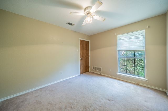529 Winston Street, Grand Prairie, TX 75052