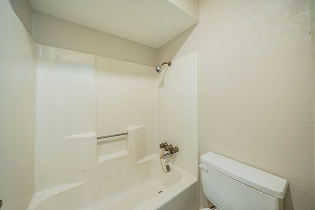529 Winston Street, Grand Prairie, TX 75052