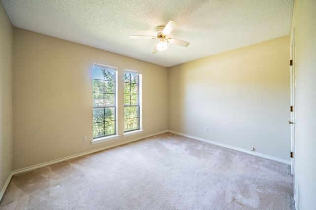 529 Winston Street, Grand Prairie, TX 75052
