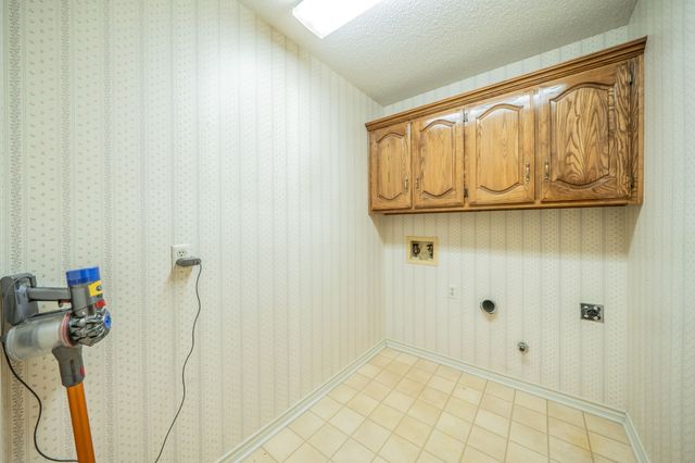 529 Winston Street, Grand Prairie, TX 75052