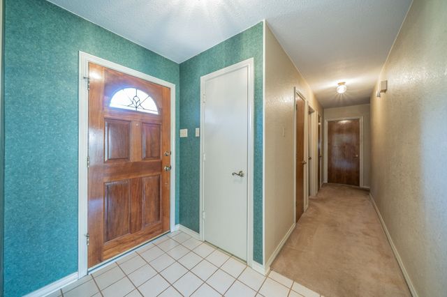 529 Winston Street, Grand Prairie, TX 75052