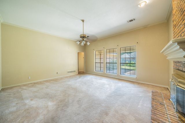 529 Winston Street, Grand Prairie, TX 75052