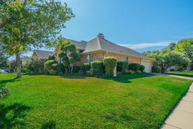 529 Winston Street, Grand Prairie, TX 75052