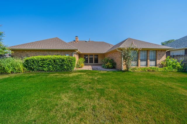 529 Winston Street, Grand Prairie, TX 75052